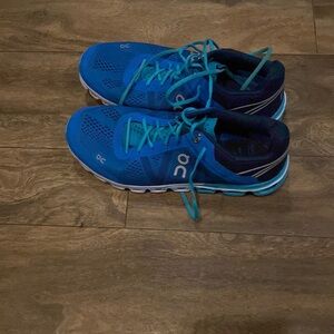 minimal details of use on the heel cup esyan in the photo